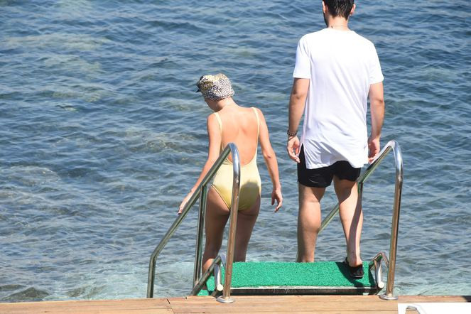 Cem Belevi panikledi Tişörtünü çıkarmaktan vazgeçti - Resim: 1