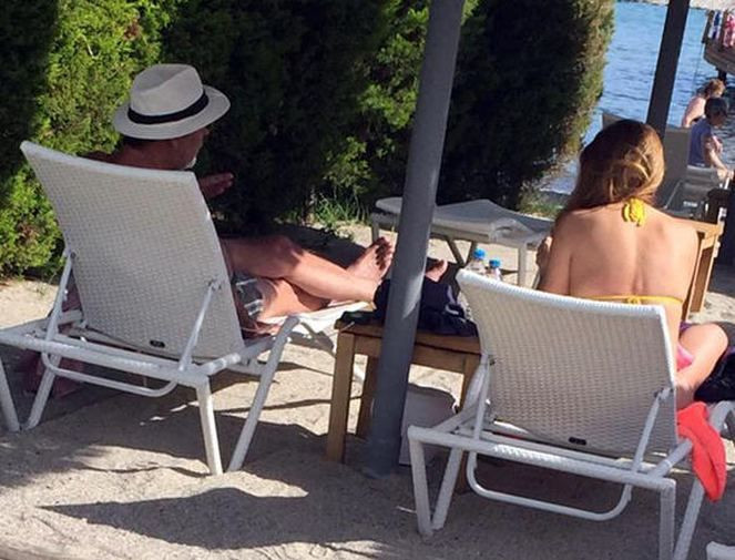 Beşinci evliliğini yapmıştı! Cem Özer başka bir kadınla el ele görüntülendi! - Resim: 2