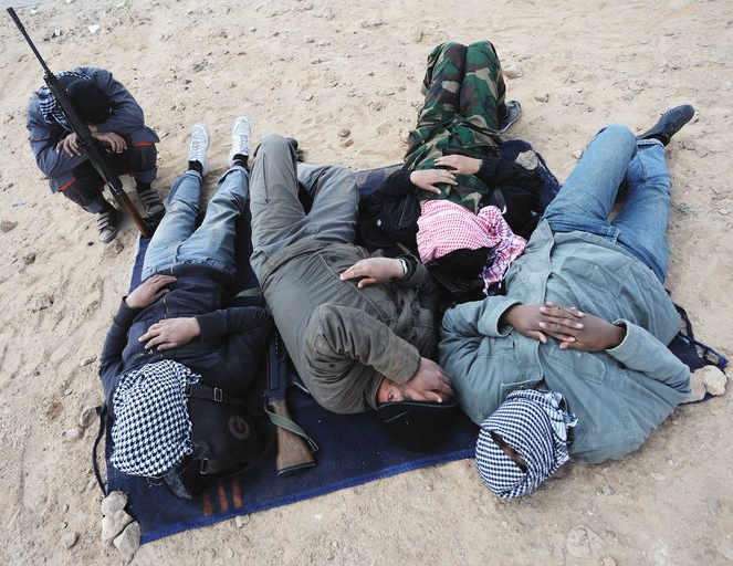 Demokrasi diyen canından oluyor - Resim: 3