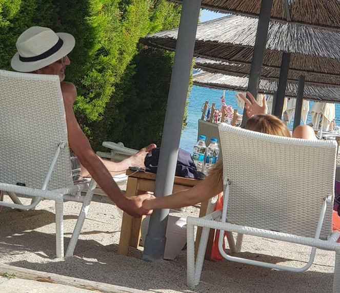 Beşinci evliliğini yapmıştı! Cem Özer başka bir kadınla el ele görüntülendi! - Resim: 3