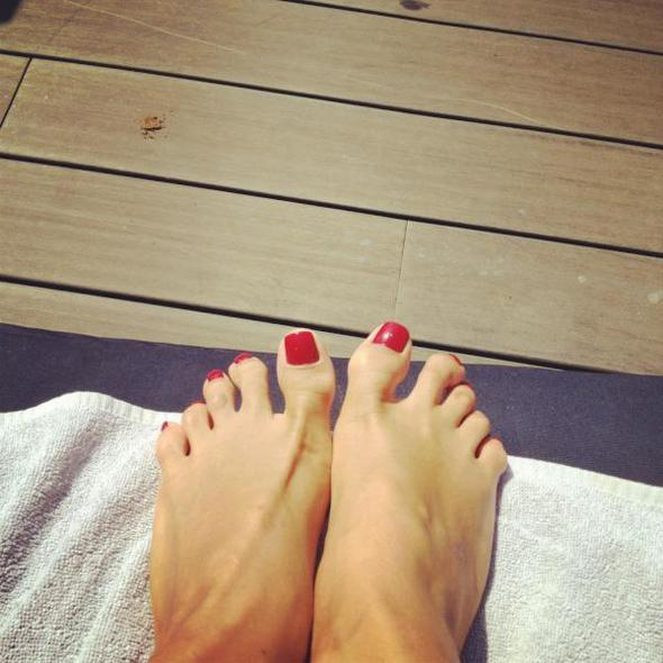 Özge Ulusoy'un ayakları olay oldu!  - Resim: 2