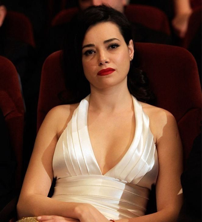 Özgü Namal'dan flaş karar eşini kaybettikten sonra olumlu yanıtı verdi - Resim: 1