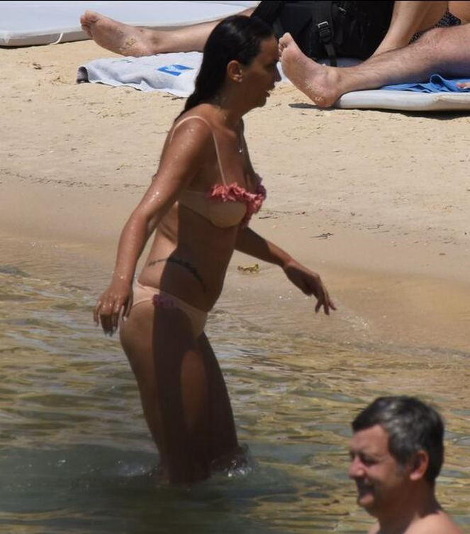 Ebru Öztürk bikinili görüntülendi! Aldığı kilolar gören herkesi şaşırttı - Resim: 1