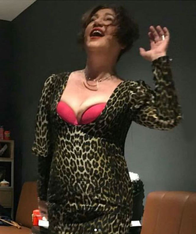 Nazal Öncel sütyenini gösterince olay oldu - Resim: 2