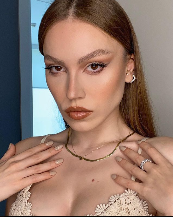 Duygu Özaslan fazla kilolarından kurtuldu süper minisiyle verdi - Resim: 3