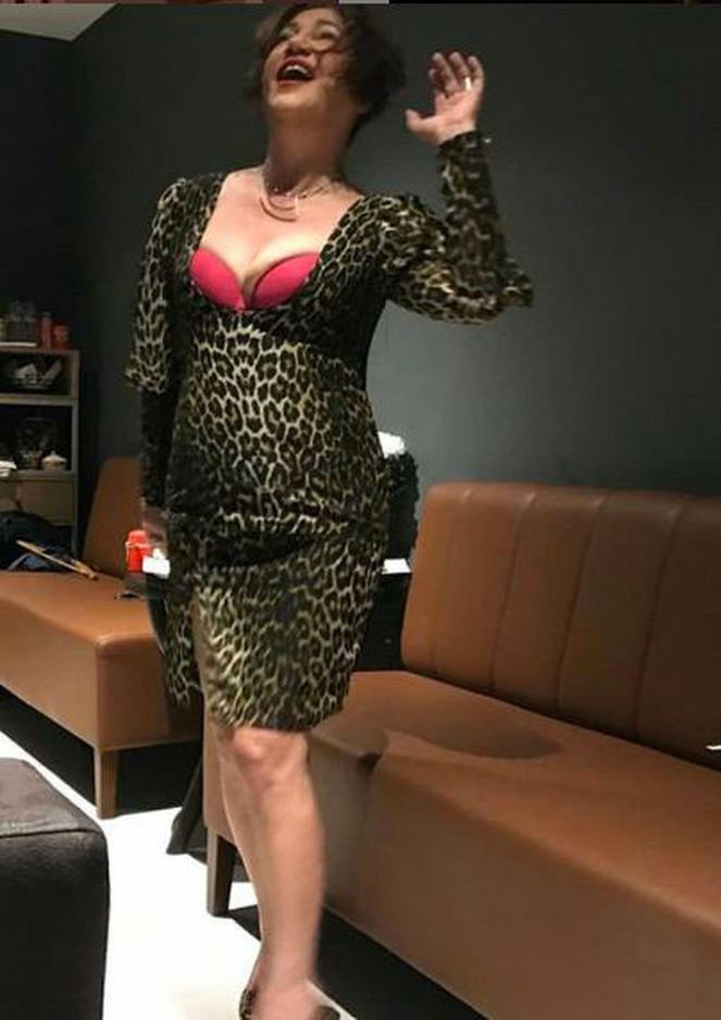 Nazal Öncel sütyenini gösterince olay oldu - Resim: 3