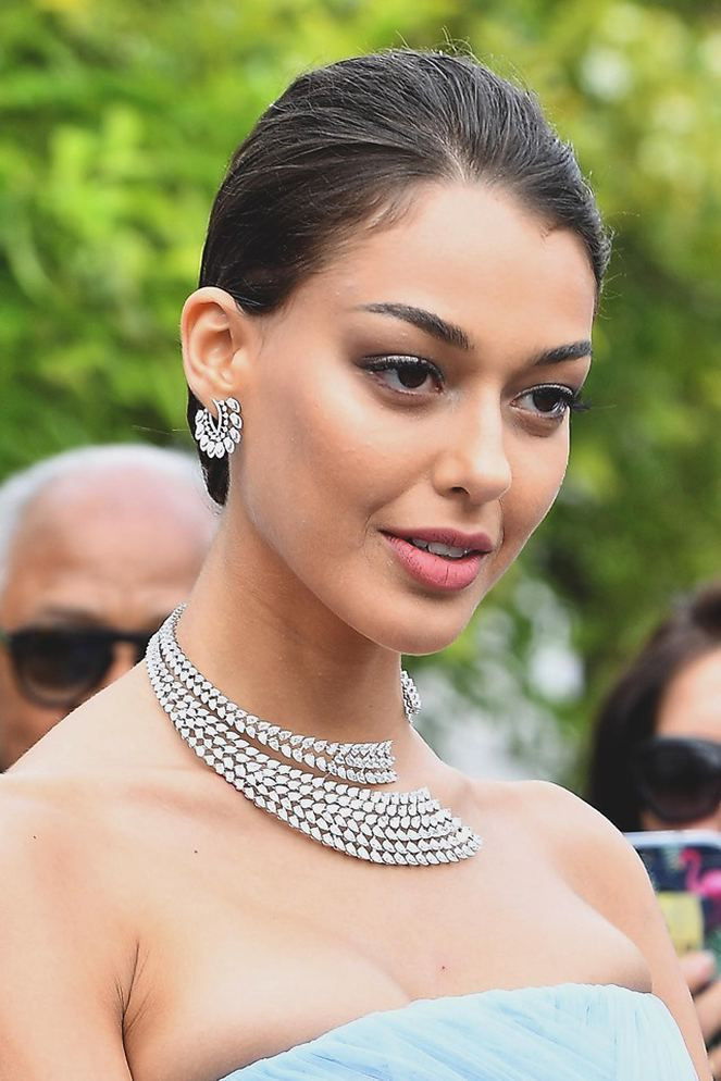 Cannes Film Festivali'nde Dilan Çiçek Deniz üzerinde bir servet taşıdı - Resim: 2