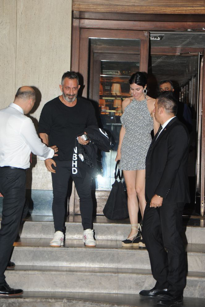 Cem Yılmaz'dan klas hareketler! Defne Samyeli için bakın ne yaptı - Resim: 1