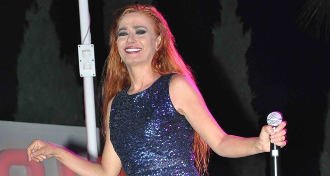 Yıldız Tilbe Hadise'nin mekanında sahneden indirildi - Resim: 2