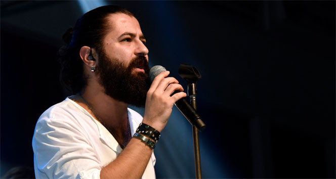 Koray Avcı "Geldiğim yeri unutmadım" dedi ve İstiklal'de.. - Resim: 1