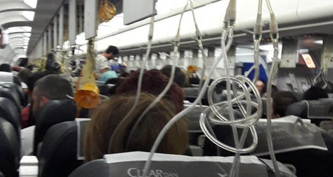 Ağzınız açık alacak uçağın içerisinde battaniyenin altında... - Resim: 2