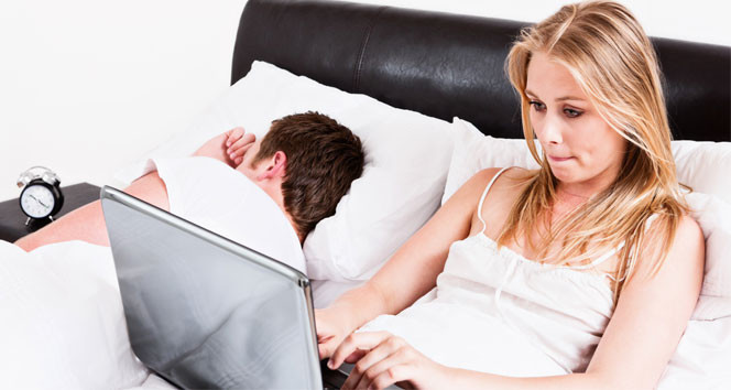 İhanetten şüphelenen koca eşinin telefonuna... - Resim: 4