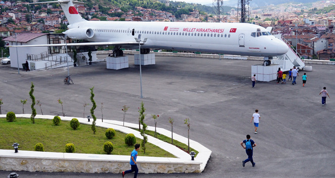Yolcu uçağı Millet Kıraathanesine dönüştürüldü - Resim: 4