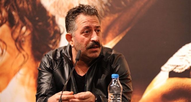 Cem Yılmaz'dan kendisini eleştiren takipçilerine sert yanıt - Resim: 1