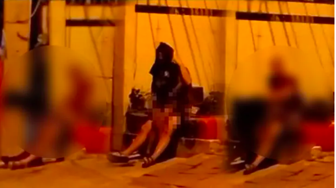 Rezilliğin böylesi! Sokak ortasında uluorta cinsel ilişkiye girdiler - Resim: 1