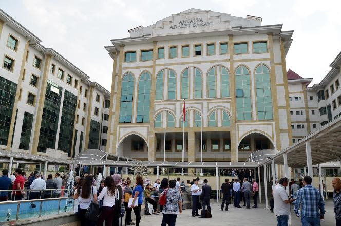 Antalya Adliyesi'nde bomba paniği - Resim: 3