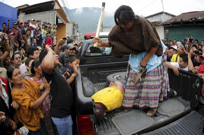 Çocuk katilini böyle linç ettiler! - Resim: 4