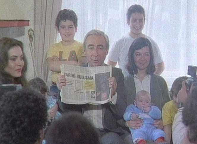 Şener Şen'in Çıplak Vatandaş filmindeki çocuk bakın kim çıktı  - Resim: 2