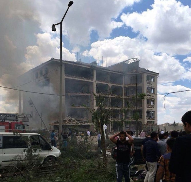 Midyat patlaması ilk fotoğraflar savaş alanı gibi! - Resim: 1
