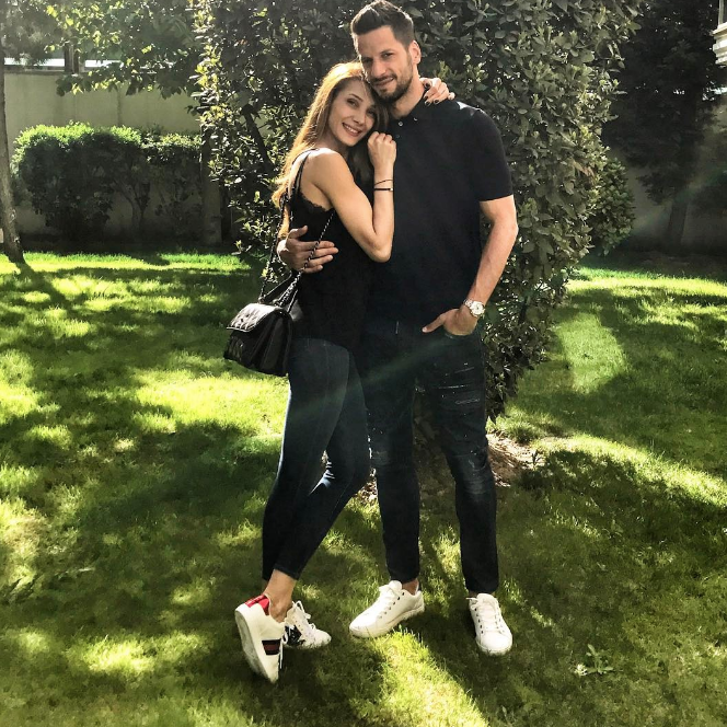 Galatasaraylı Hakan Balta'dan önemli karar eşi ve çocuklarıyla geri dönüyor - Resim: 4