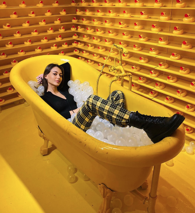 Küvet pozları olay yarattı Çukur'un Sena'sı Dilan Çiçek Deniz'e yorum yağdı - Resim: 2