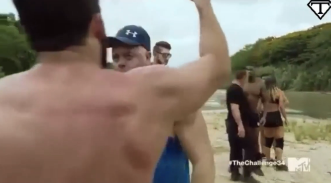 Turabi ABD'deki War of the Worlds yarışmasından apar topar ayrıldı - Resim: 2