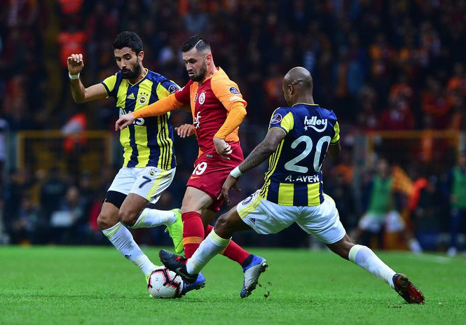 Hasan Şaş'ı fena bombaladı: Pavyon fedaisi misin sen! - Resim: 1