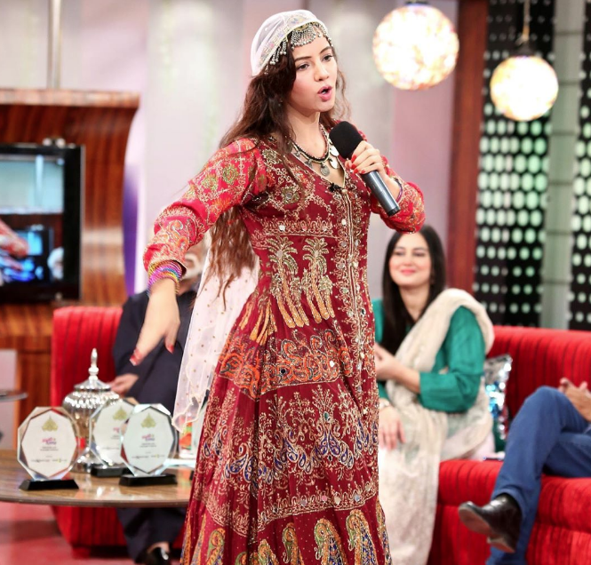 Çıplak görüntüleri ifşa oldu genç şarkıcı af dileyip şaşırtan bir karar aldı - Resim: 2