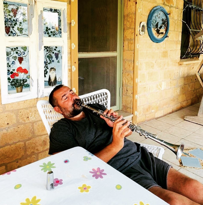 Şehir hayatından sıkıldı Ata Demirer 2 milyon liralık bağında üzüm topluyor - Resim: 1