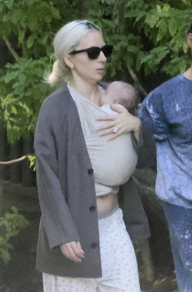 Lady Gaga'dan güzel haber! Bebeği kucağında ilkk görüntü cinsiyeti... - Resim: 7