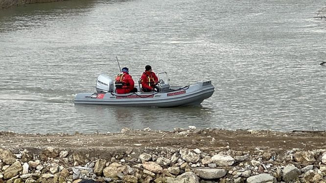 Terliği bulunan 7 yaşındaki Cumali Tim nerede? Adana Valisi açıkladı: Çocuğa ait iki iz bulundu - Resim: 1