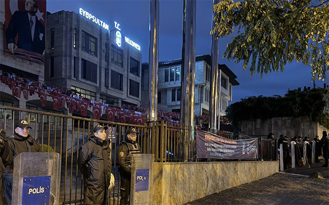Ey&uuml;psultan Belediye Başkanı Mithat B&uuml;lent &Ouml;zmen g&ouml;zaltına alındı - Resim: 0