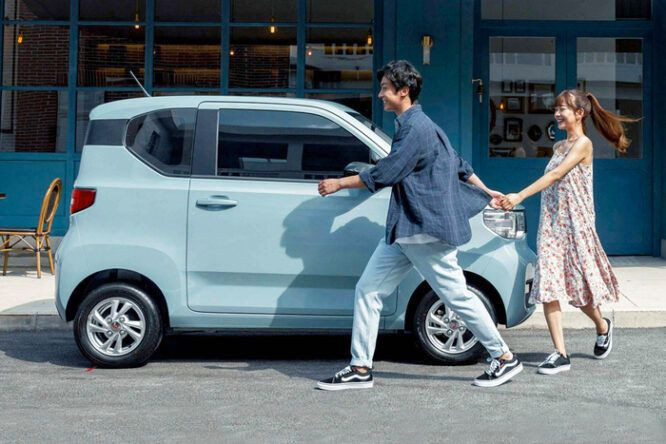 Çin’de 4.500 dolarlık elektrikli aracın satışı Tesla’yı ikiye katladı - Resim: 1