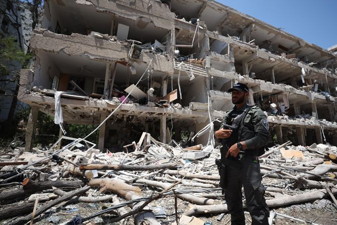 İran'dan İsrail'e ikinci dalga füze saldırısı! Sirenler çalıyor - Resim: 1