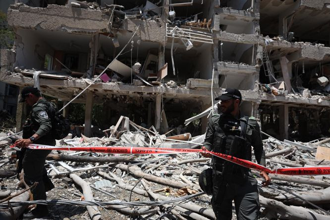 İran'dan İsrail'e ikinci dalga füze saldırısı! Sirenler çalıyor - Resim: 4