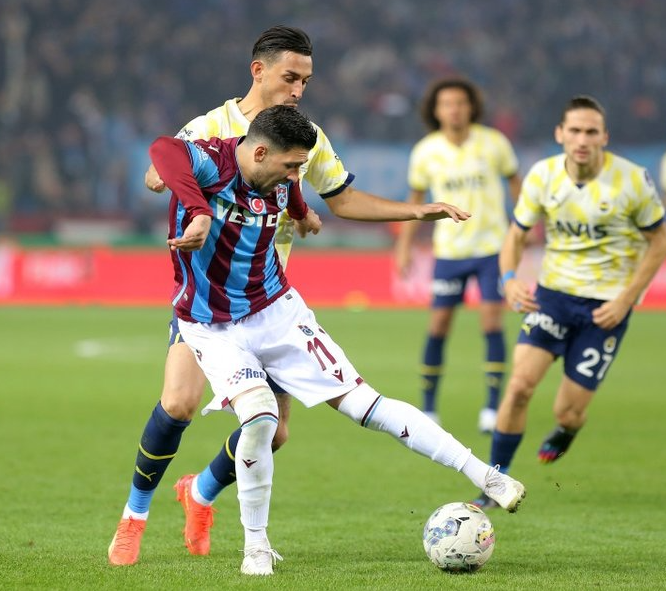 Trabzonspor'un derbi sonrası Fenerbahçe'ye göndermeleri olay oldu! "Yolunu kaybedenler için..." - Resim: 4