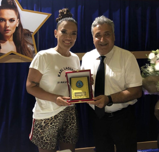 Konser gelirini nereye bağışlayacağını açıkladı Demet Akalın Harbiye'yi salladı - Resim: 2