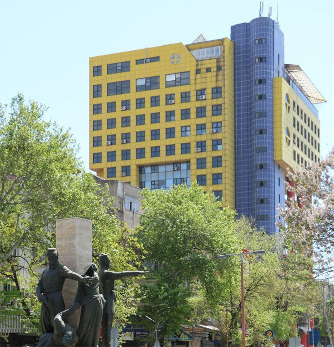 Kahramanmaraş'taki 'Dünyanın en saçma binası'na talip oldu! Verdiği teklif dudak uçuklattı - Resim: 4