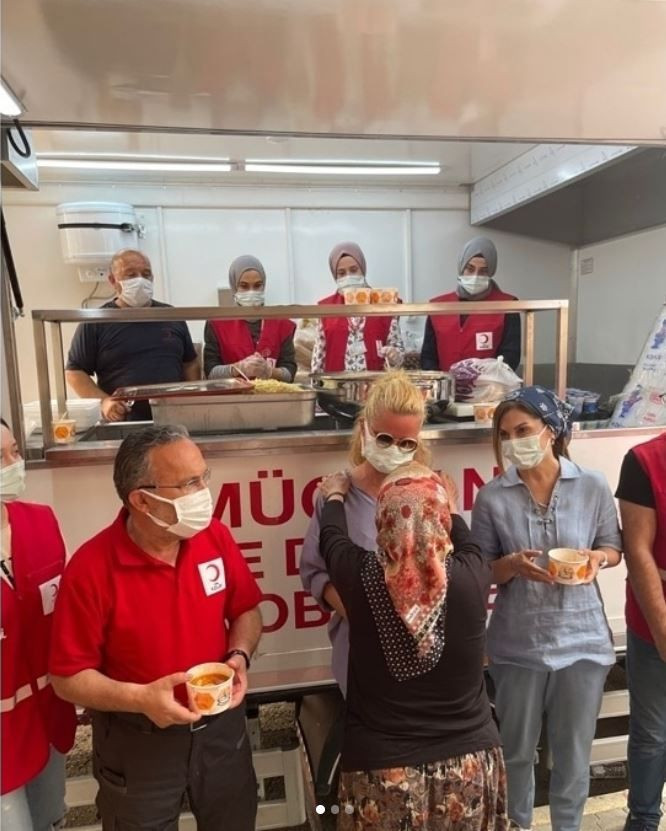 Müge Anlı Antalya yangınında zarar gören vatandaşları ziyaret etti - Resim: 2