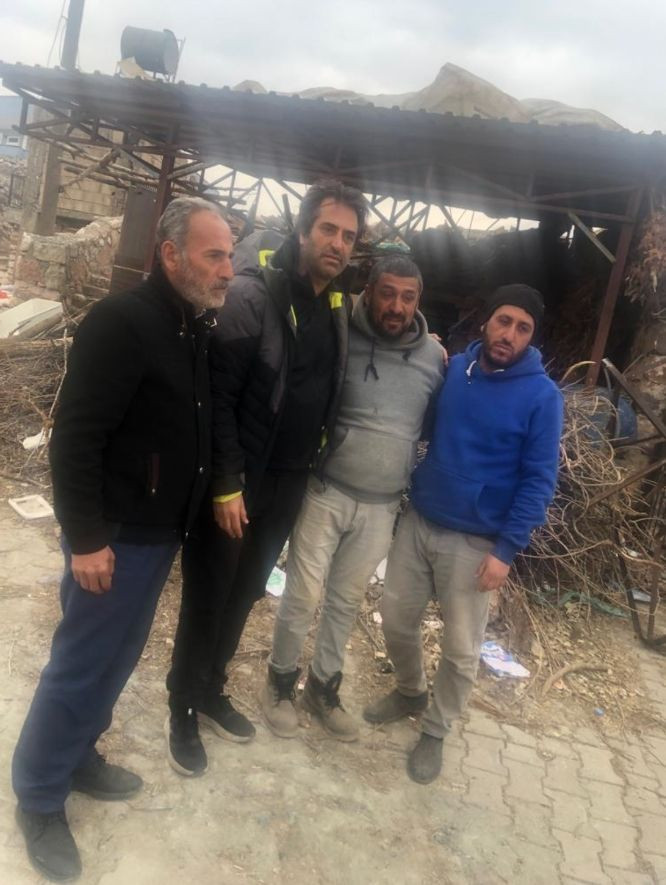 Mahsun Kırmızıgül, 20 gündür deprem bölgesinde! Röportaj ve canlı yayın isteklerini reddetti - Resim: 2