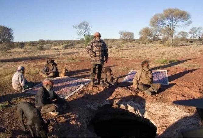 Hükümetler onları yok etmek istiyor! İşte sıra dışı yaşamlarıyla en ilginç 5 kabile geleneği! - Resim: 4