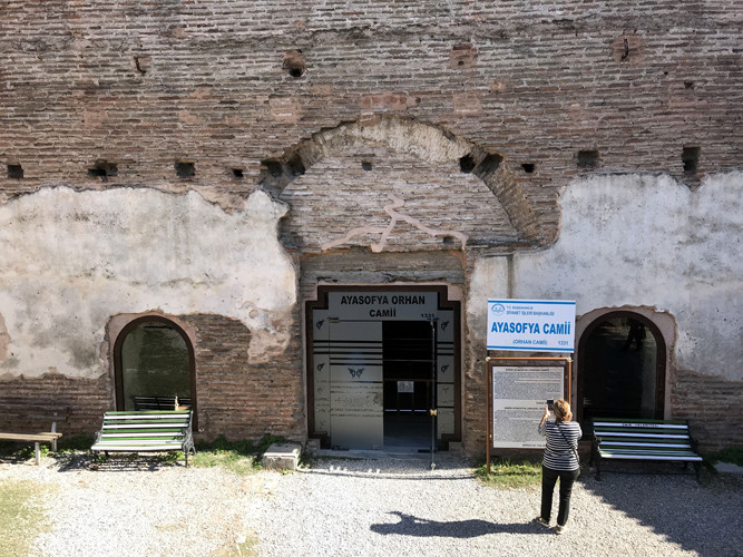 Bursa'da 1700 yıllık camide restorasyon faciası! - Resim: 1