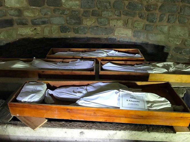 Selçuklu sultanlarının kemikleri incelendi DNA analizleri ile birebir modelleri yapıldı şimdi sıra definde - Resim: 4