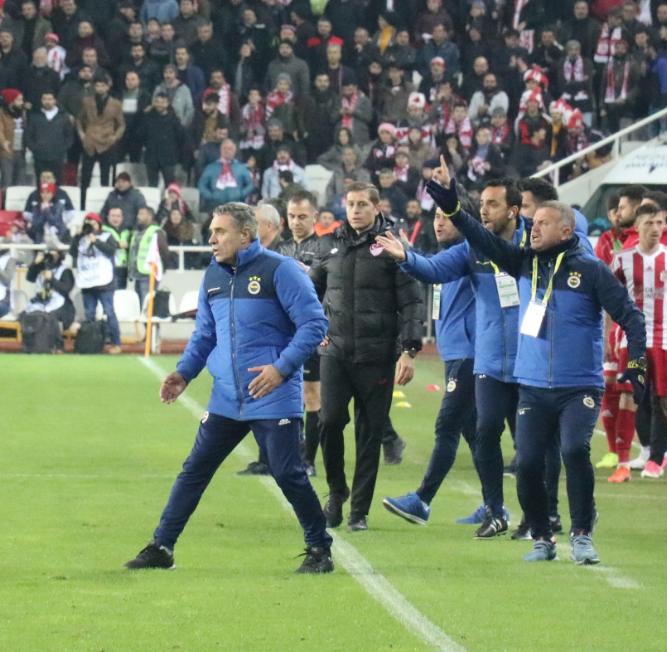 Ersun Yanal topun ağzında: Kredisi bitti Rıza Çalımbay 5 basar - Resim: 4