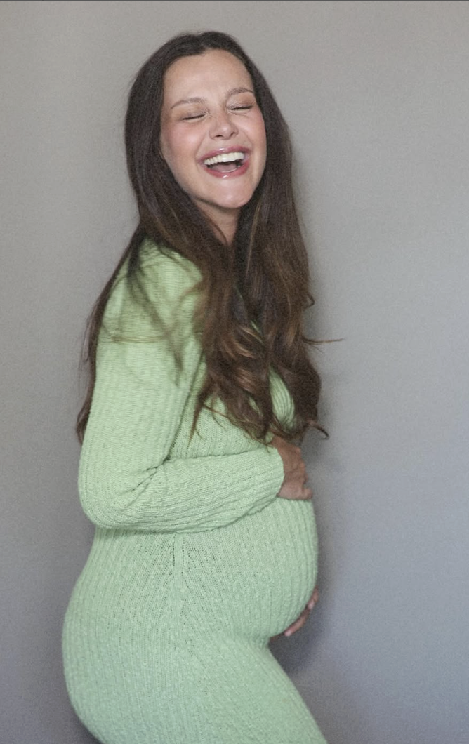 Ünlü oyuncu ilk kez anne oldu! Bebeğin ismi belli oldu - Resim: 3