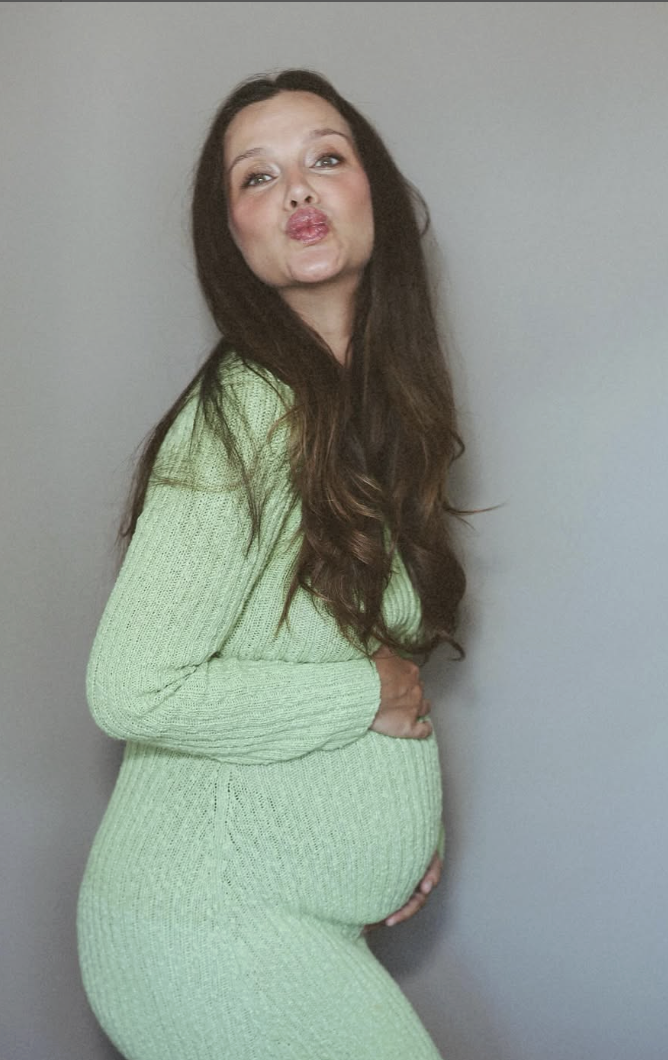 Ünlü oyuncu ilk kez anne oldu! Bebeğin ismi belli oldu - Resim: 2