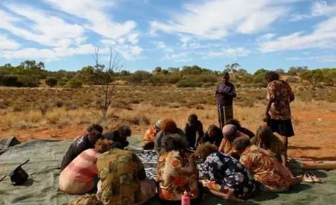 Hükümetler onları yok etmek istiyor! İşte sıra dışı yaşamlarıyla en ilginç 5 kabile geleneği! - Resim: 3