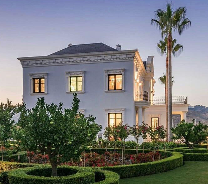 Dubai Emiri Gebze'de malikane inşa etti her yeri altın kaplattı - Resim: 1