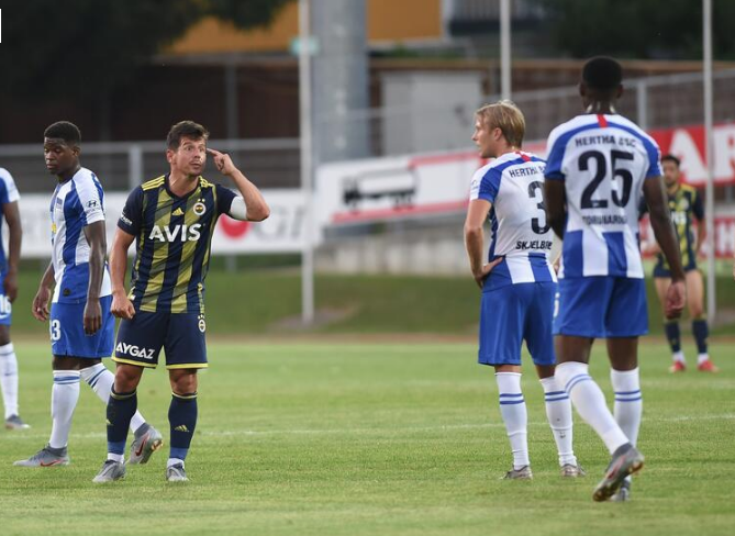 Fenerbahçe - Hertha Berlin maçı sonrası olay! Emre Belözoğlu rakibini kovaladı tünelde arbede çıktı - Resim: 2