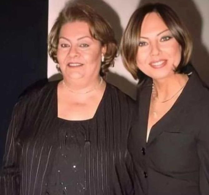 Ebru Gündeş konserde ağlamaya başladı, aniden sahneyi terk etti! - Resim: 1